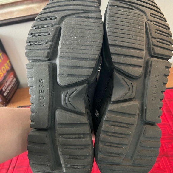 Guess Men's Black and White Sneakers - Picture 4 of 4